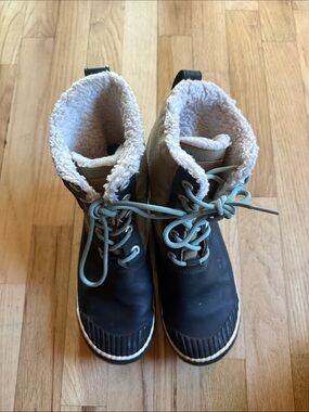 Keen Waterproof Winter Boots in Black and Tan